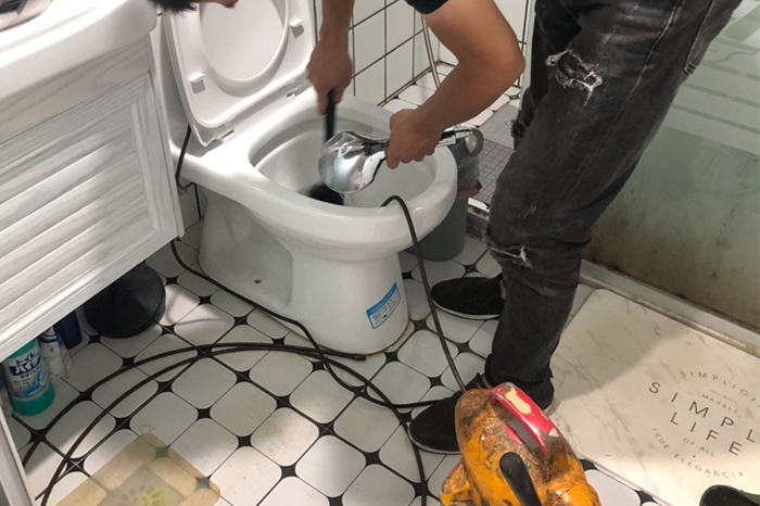 赵西垸林场马桶堵塞自己疏通还是找师傅?专业上门服务让你省时更省心